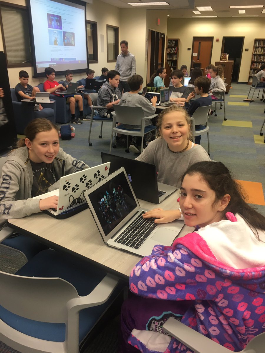 pcgarrisonlib's tweet image. It’s a full house this morning for Hour of Code with the #davis6 math classes!