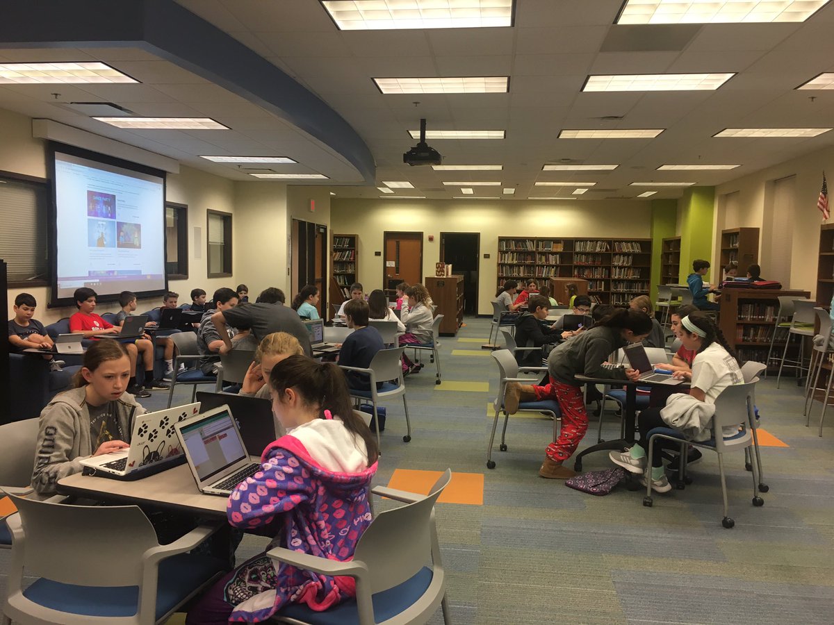 pcgarrisonlib's tweet image. It’s a full house this morning for Hour of Code with the #davis6 math classes!