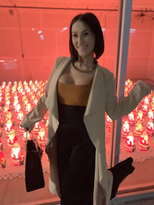 Tonight, I found a thousand Santas ✨🌲✨ https://t.co/rcBrfGiaxR