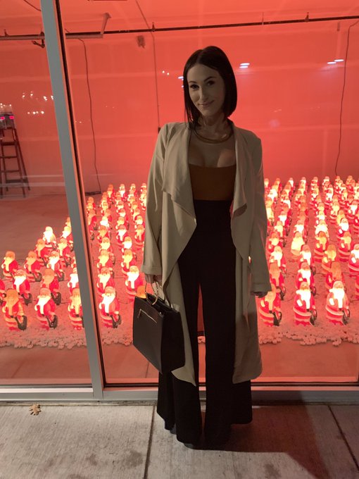 Tonight, I found a thousand Santas ✨🌲✨ https://t.co/rcBrfGiaxR