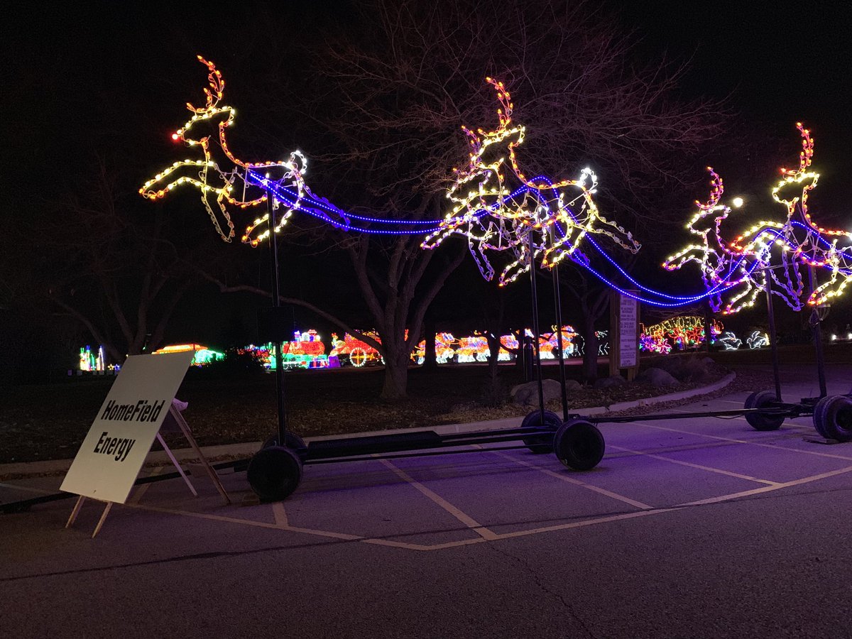 OfficialHeadElf's tweet photo. 22 days left til the big day!! Please share your favorite light and tree pictures! #CountdownToChristmas #christmas #elf #ChristmasLights https://t.co/LjtCJEW94S