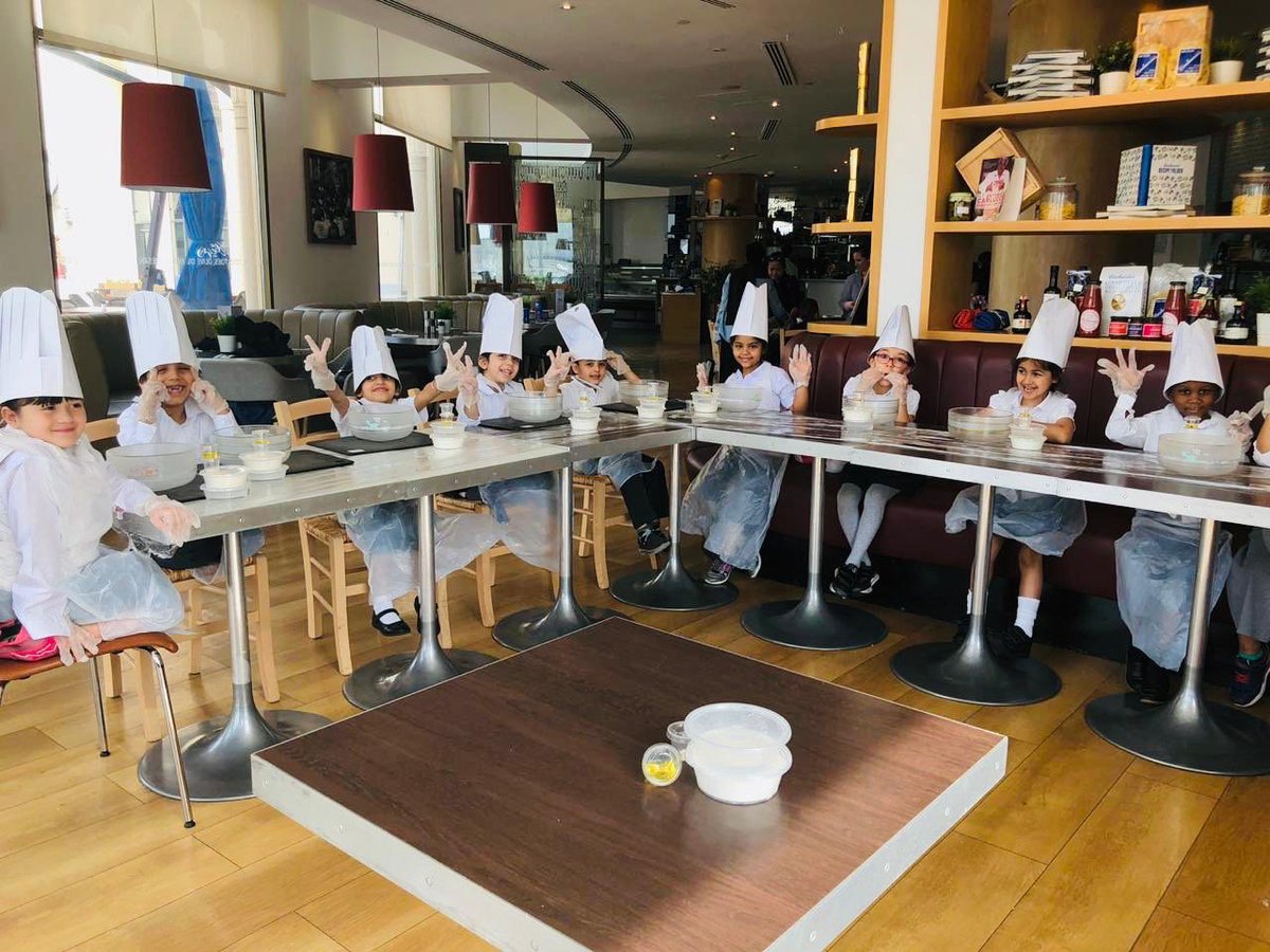 DohaAcademySLWA's tweet photo. Year 1A making their favourite pizzas ⁦@Carluccios⁩ https://t.co/vr50OVLftZ