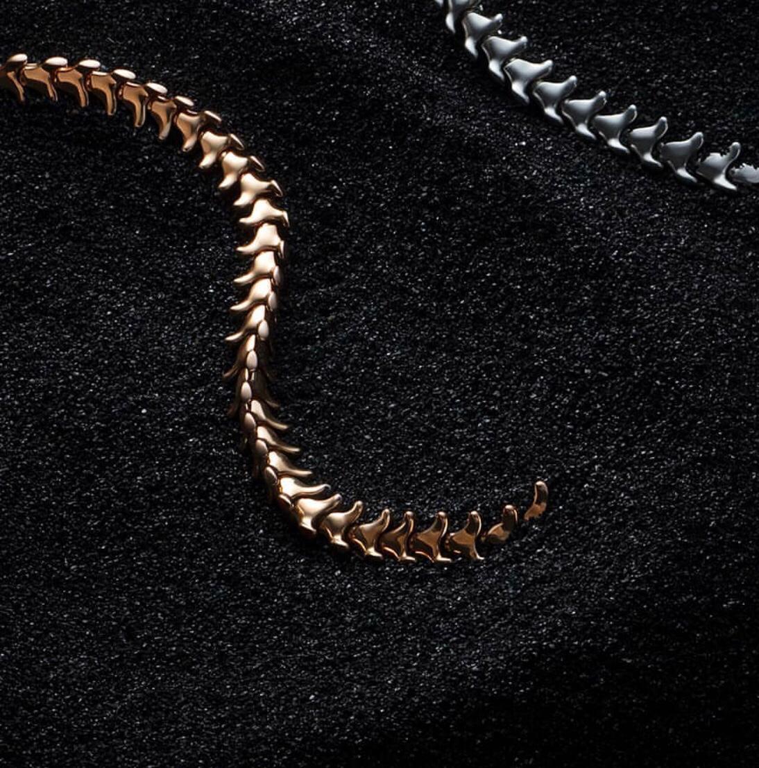 ⁣Shaun Leane's Serpent’s Trace bracelets. Slim or wide versions available. 
Masterfully crafted bracelet of individually connected vertebrae form an undulating silhouette emulating the elegant movement of a serpent's spine.⁣ #bracelet #serpentsrtrace #shaunlean #jewellery