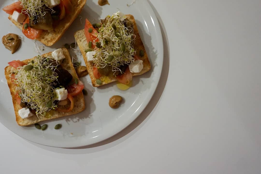 comi_adictos's tweet photo. Esta es una combinación ideal para vuestras tostadas/bocatas #veggie de hoy #LunesSinCarne! ➡️➡️ https://t.co/S05LEWcKjZ 🍆🥪😊 #ComidaReal #Combinaciones🔝 https://t.co/B9opT7h4ur https://t.co/IWNYYZ1yWq