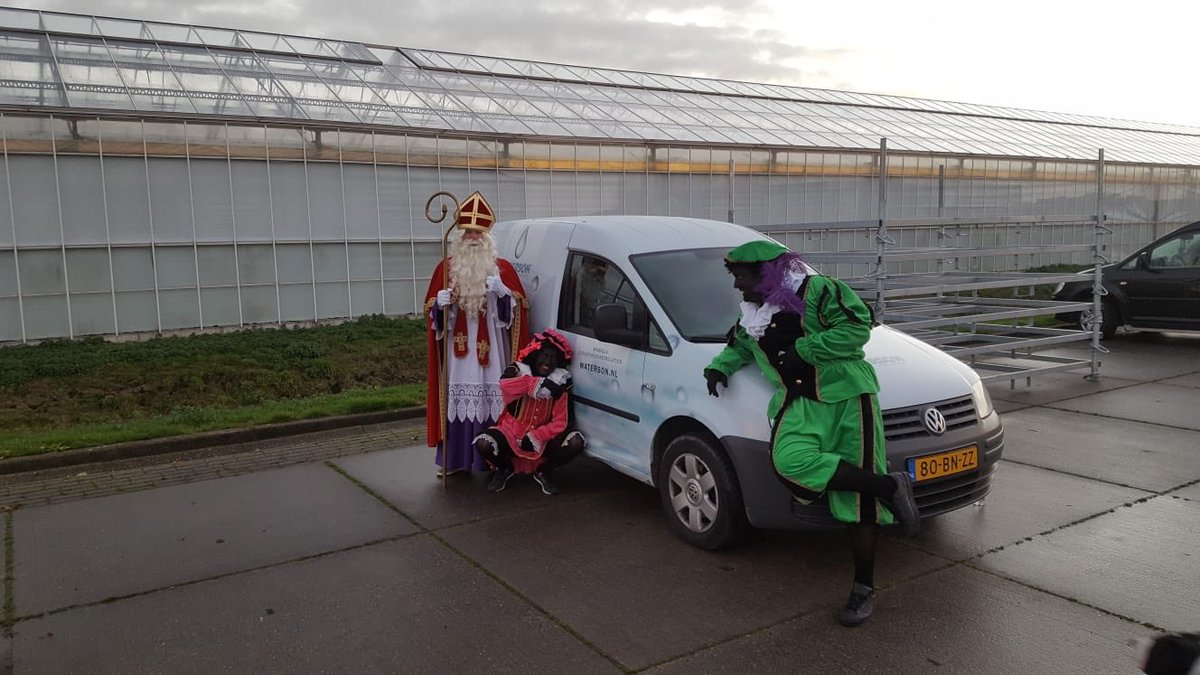 WatersonBv's tweet photo. Vandaag is de Waterson #Sinterklaas de hele dag met zijn #pieten op pad om #klanten en #partners te verrassen met wat lekkers! #5december #tuinbouw  #waterzuivering https://t.co/cSEqWMVfzx