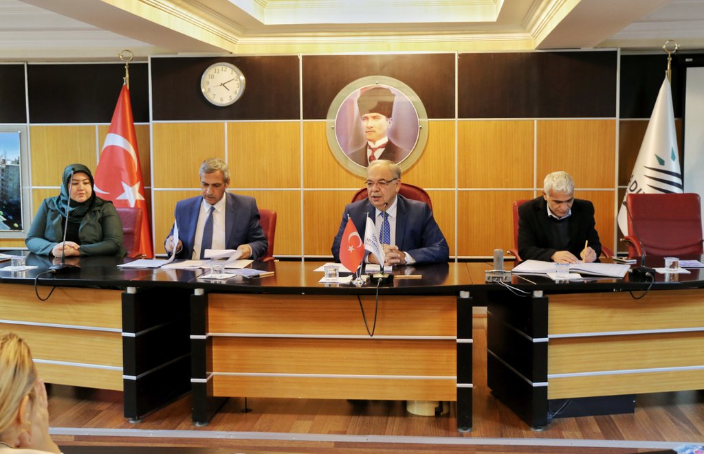 AdiyamanBelTR's tweet photo. Aralık Ayı Belediye Meclis Toplantısı Başkanımız F.Hüsrev KUTLU Başkanlığında Başladı. https://t.co/f4sS2TgrZE