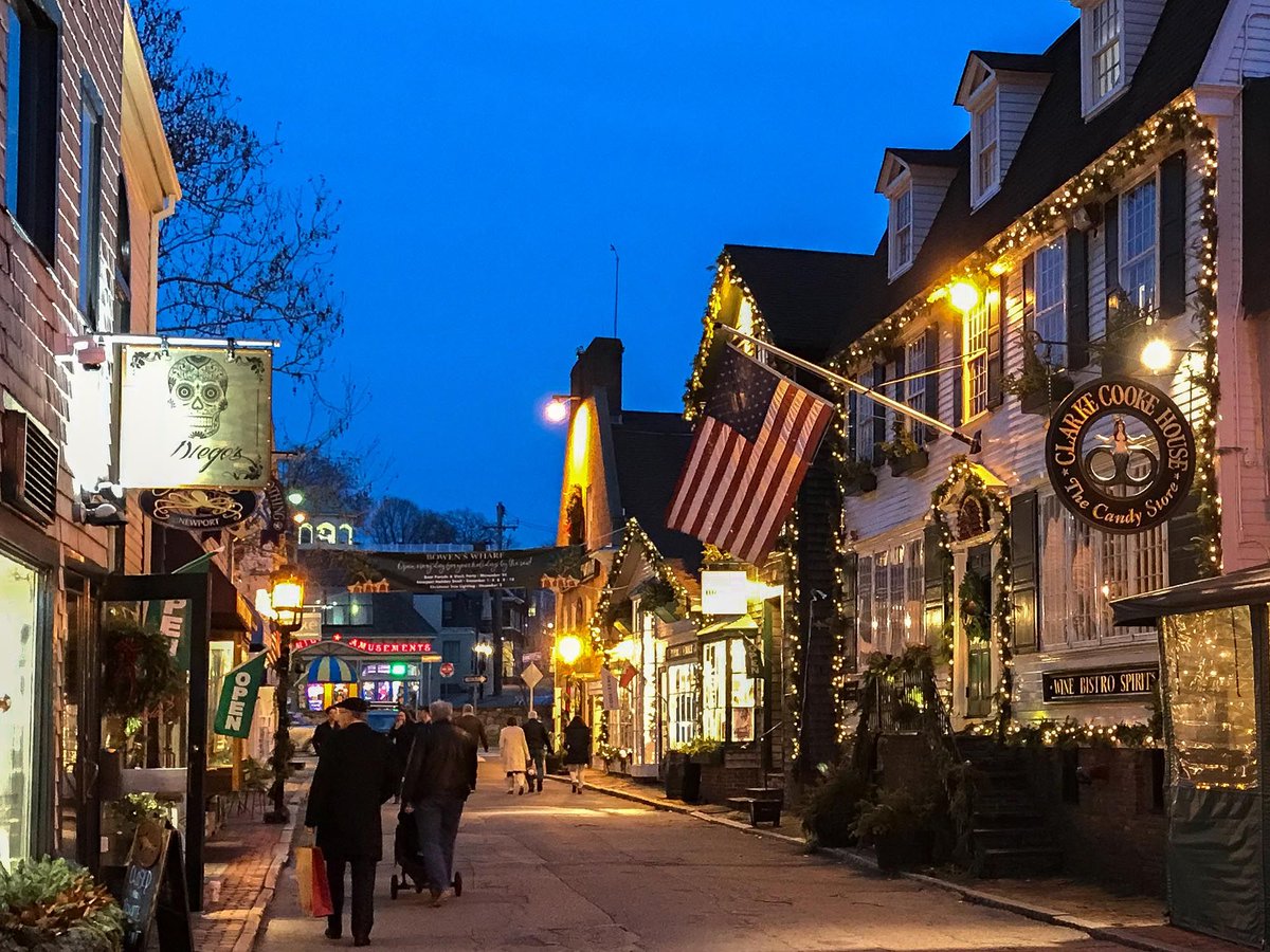 With awesome shopping malls, grand department stores, suave boutiques and outlet stores, there’s not better place for a shopping trip than Rhode Island! buff.ly/2AKIwQK