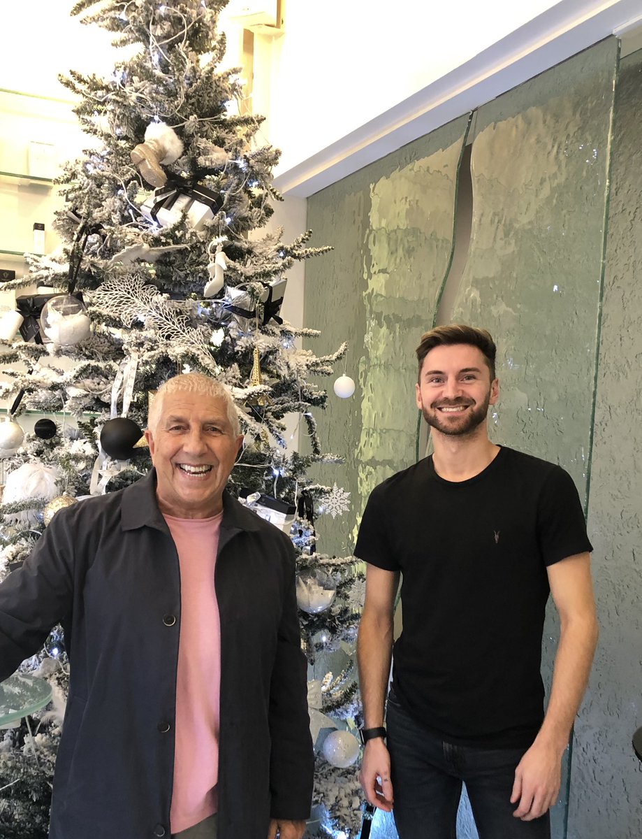PeteCityPrice's tweet photo. Great too meet the man behind the Social Media at @crystalclearskn and @sharonhilditch1 such easy products to promote and sell because the range of amazing skin care products are loved around the world and help so many https://t.co/Vr65lPjEze