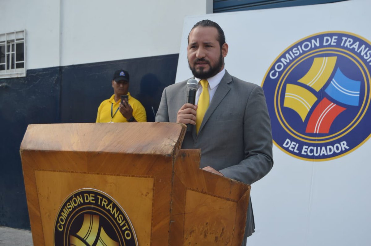 "No vamos a permitir que en esta administración les falten el respeto a nuestro personal uniformado". <a href="/LuisValenzuelaT/">Luis Valenzuela T</a> Director Ejecutivo CTE