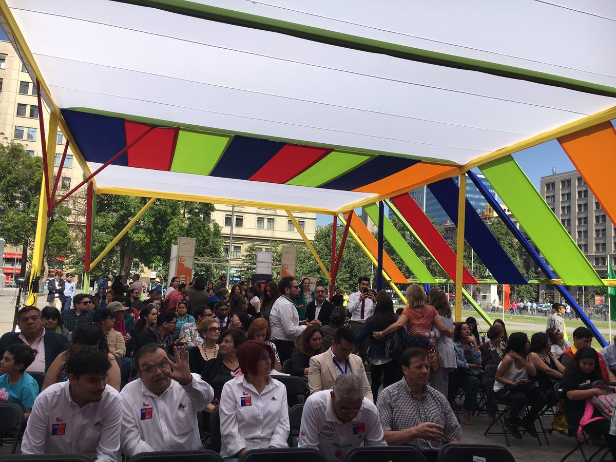 senadis_gob's tweet photo. Porque la #InclusiónLaHacemosTodos estamos en la Plaza de Ciudadanía conmemorando el Día Internacional de las Personas con Discapacidad https://t.co/hvINJnXfAU