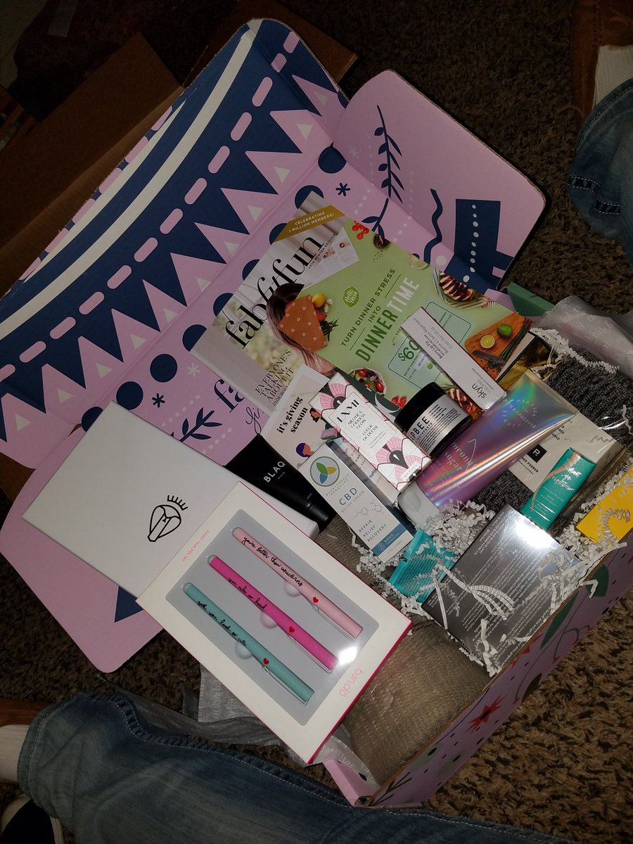 notsaveahoe's tweet image. #fabfitfunbox!!! ITS HERE!!!!!