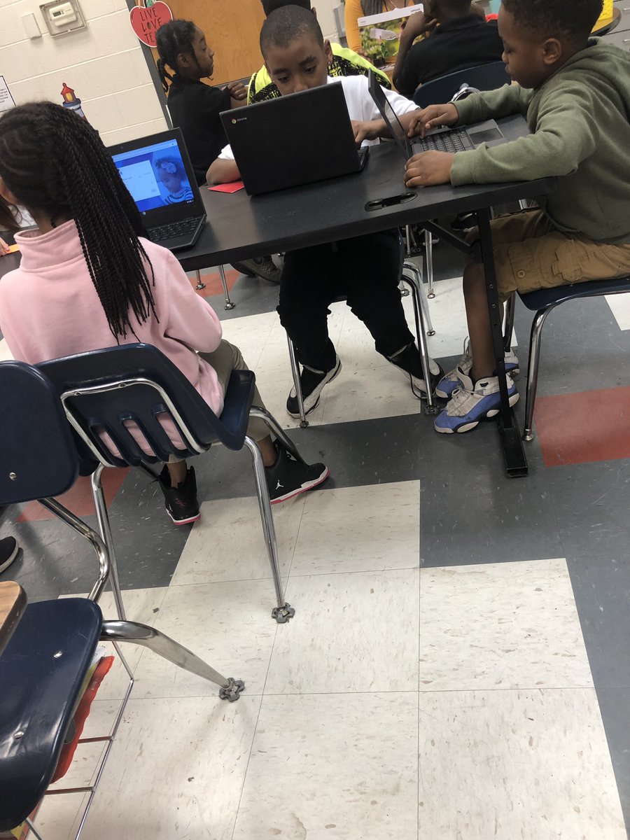ElementarySeth's tweet photo. Ms. Traci Smith working with her 3rd graders during small group time. Some students worked on computers and Chromebooks using AR and Edgenuity. https://t.co/HLwsgY7RHV