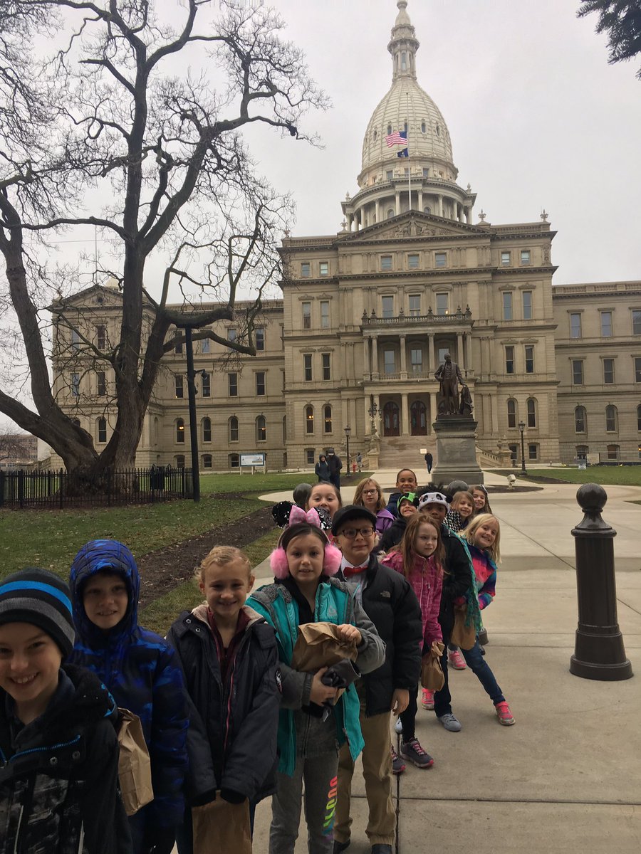 ktrantham22's tweet photo. 3rd Grade Lansing field trip was a success!!!!  We loved seeing our Capitol and Historical Museum!  #Buchananbears https://t.co/KyRXn4o4nY