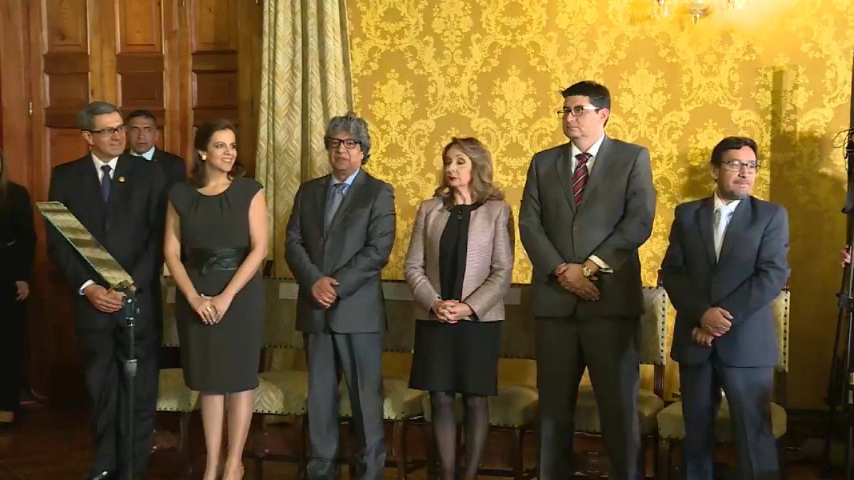 Educacion_Ec's tweet photo. .@mlunatamayo, ministro de Educación: Hoy asumimos este cargo con mucho entusiasmo y responsabilidad. Es el momento de luchar por la calidad de la educación que se fundamente en los derechos humanos. #NuevosMinistrosEC https://t.co/NkFjqZd7T8