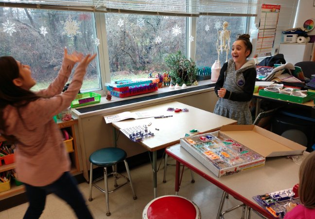 Students get to participate in #HourOfCode this week <a href="/WayneThomasscho/">Wayne Thomas School</a> in art class.  Amazing learning happening! <a href="/WTArtRoom/">WTArtRoom</a> @hoffman_wt #wt112 #112leads