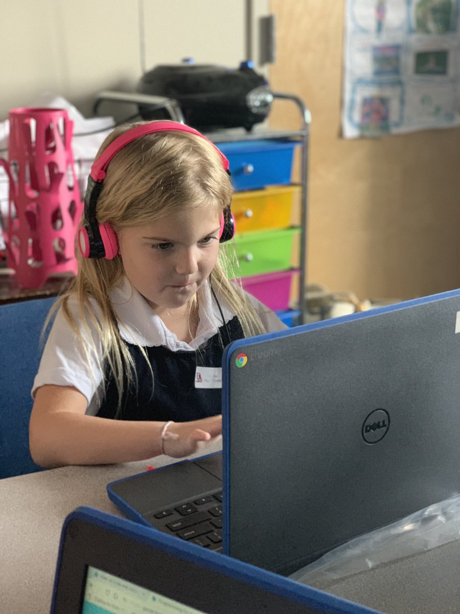 ITFSammons's tweet image. First grades turn to get their code on! We love The Hour of Code #weareua #cardinalcoders #HourOfCode