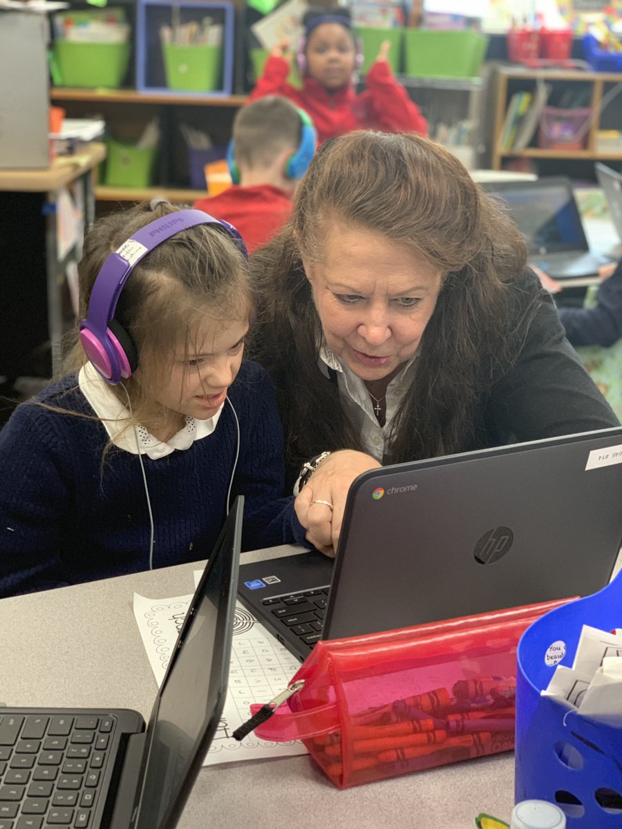 ITFSammons's tweet image. First grades turn to get their code on! We love The Hour of Code #weareua #cardinalcoders #HourOfCode
