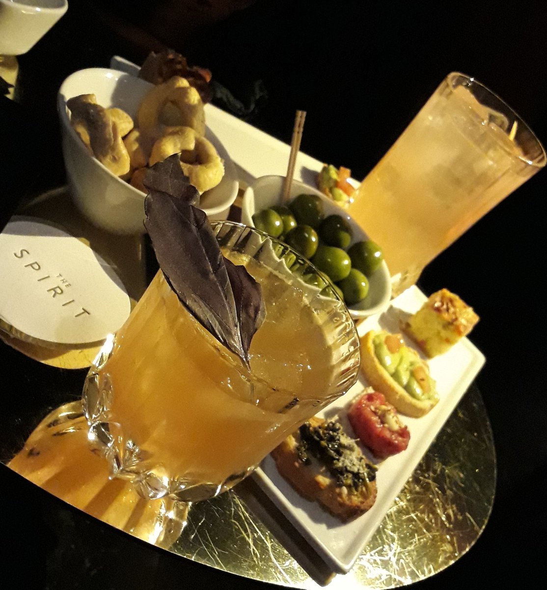 Marco_K18's tweet photo. #Mansworld #TheClosingParty @TheSpirits #Milano
#Melisandre: @sabatinigin #lime #mandarin #RedBasil #Pinkpeppercorn
Profumato, secco qb , intrigante: l'essenza dello.....#Spirito
#mixology #cocktail https://t.co/miY5hXIueD