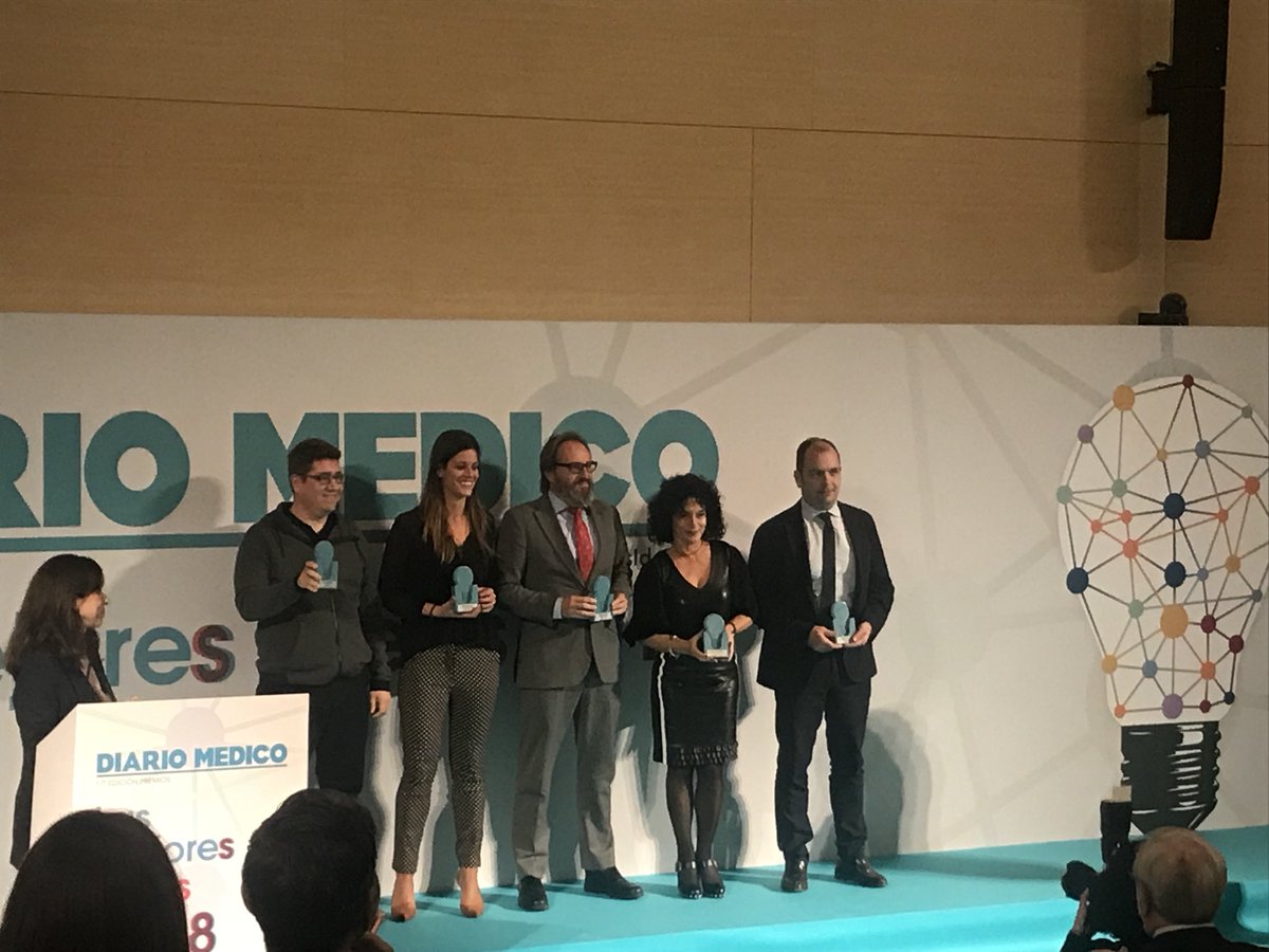 vallhebron's tweet photo. Premi #MejoresIdeasDM en la categoria de salut digital i tecnologia per la nova #SmartUCI de #vallhebron! Recull el premi el Dr. @ferrer_ricard, responsable de la UCI. Moltes felicitats a tothom que ha possible aquest gran avenç al servei dels pacients! https://t.co/e2VDdTzCq4