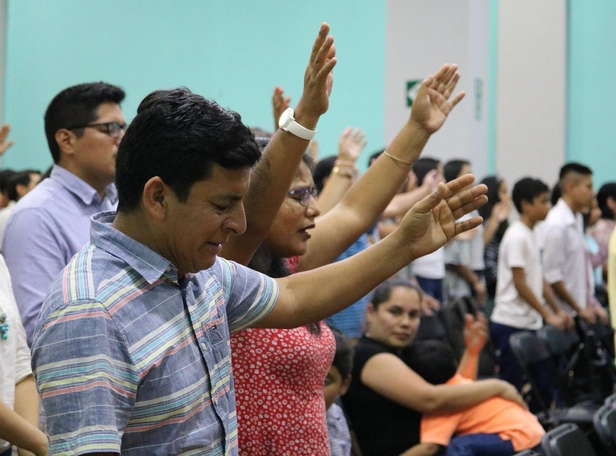MCCAPERU's tweet photo. Un día de mucha bendición compartiendo Su Palabra y adorando juntos ¡Qué bueno es estar juntos! #MCCAPERÚ https://t.co/ZPbnHlEEW0