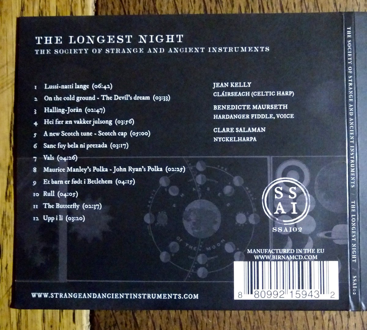 SSAI13's tweet photo. NEW CD RELEASE The Longest Night explores Scandinavian midwinter traditions including traditional Norwegian songs, Irish jigs and Playford dances. Shop now on CD or download. https://t.co/4Vvz9xDe4A #newCD #Hardangerfiddle #nyckelharpa #traditions #midwinter https://t.co/sg6TKxvlUW