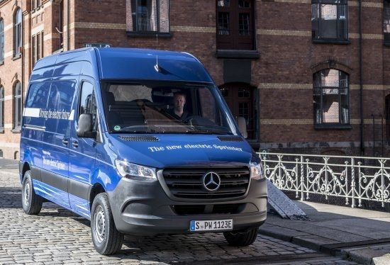 Tesla wil van Mercedes eSprinter betere bestelbus maken!
Elon musk: "Maybe interesting to work with Daimler/Mercedes on an electric Sprinter. That’s a great van. We will inquire". Benieuwd?⚡
bestelauto-expo.nl/nieuws/achterg…