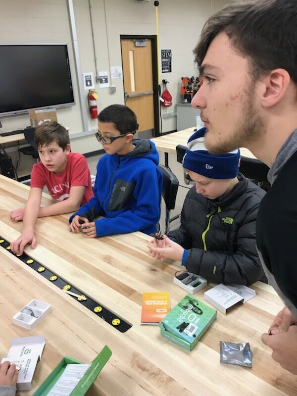 FESElem's tweet photo. @JDaugherty926’s students visit @MtVernonHS tech class to learn about micro bits and cardboard arcades! FES students plan to use program software for their arcade projects this year! #WeRMV #TeamFES #MVCharge https://t.co/zu35HfAgPu