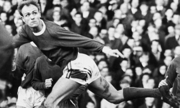 robertmdaws's tweet photo. #DonHowe was signed by #BillyWright's #Arsenal in 1964, and was made club captain @arsenalmemory @touchofpowder https://t.co/J6xXdnzzO4