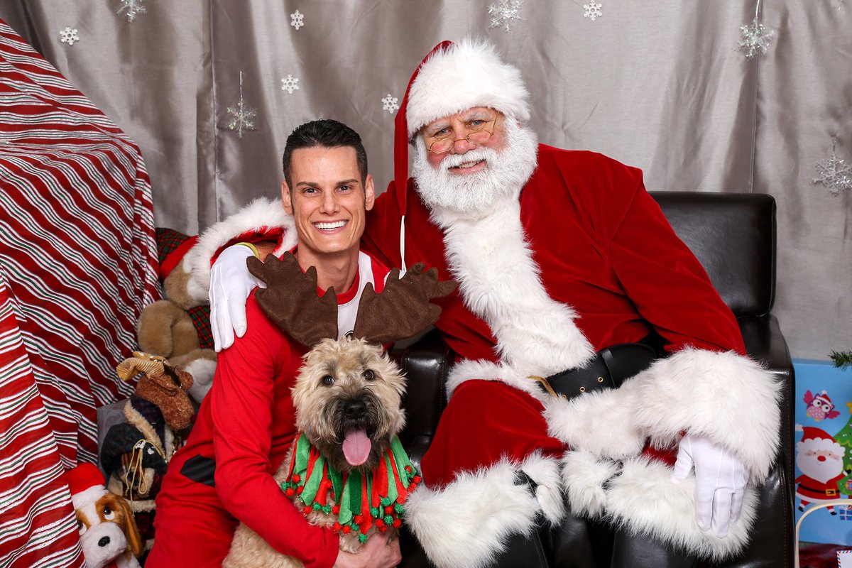 MSWYoga's tweet photo. #HappyChristmas #love #yogimichael - #RileyGuy & #Santa #YouBetterWatchOut #HeBetterNotCry #YouBetterNotPout #ImTellingYouWhy ... #SantaClausIsComingToTown https://t.co/Lil2mNUelR
