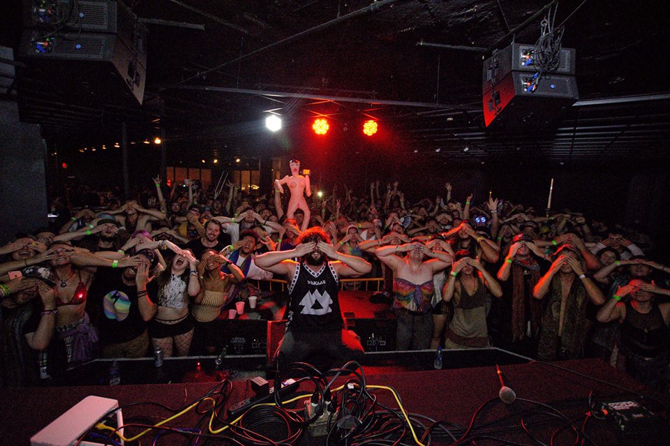 PartyGuruUS's tweet photo. 🚨🚨 CONTEST ALERT 🚨🚨
Win tickets to see @peekaboobeats this #FutureThursday at @BetaNightclub on our fb page: https://t.co/ca30RopPSs https://t.co/E9y9Xgq1zu