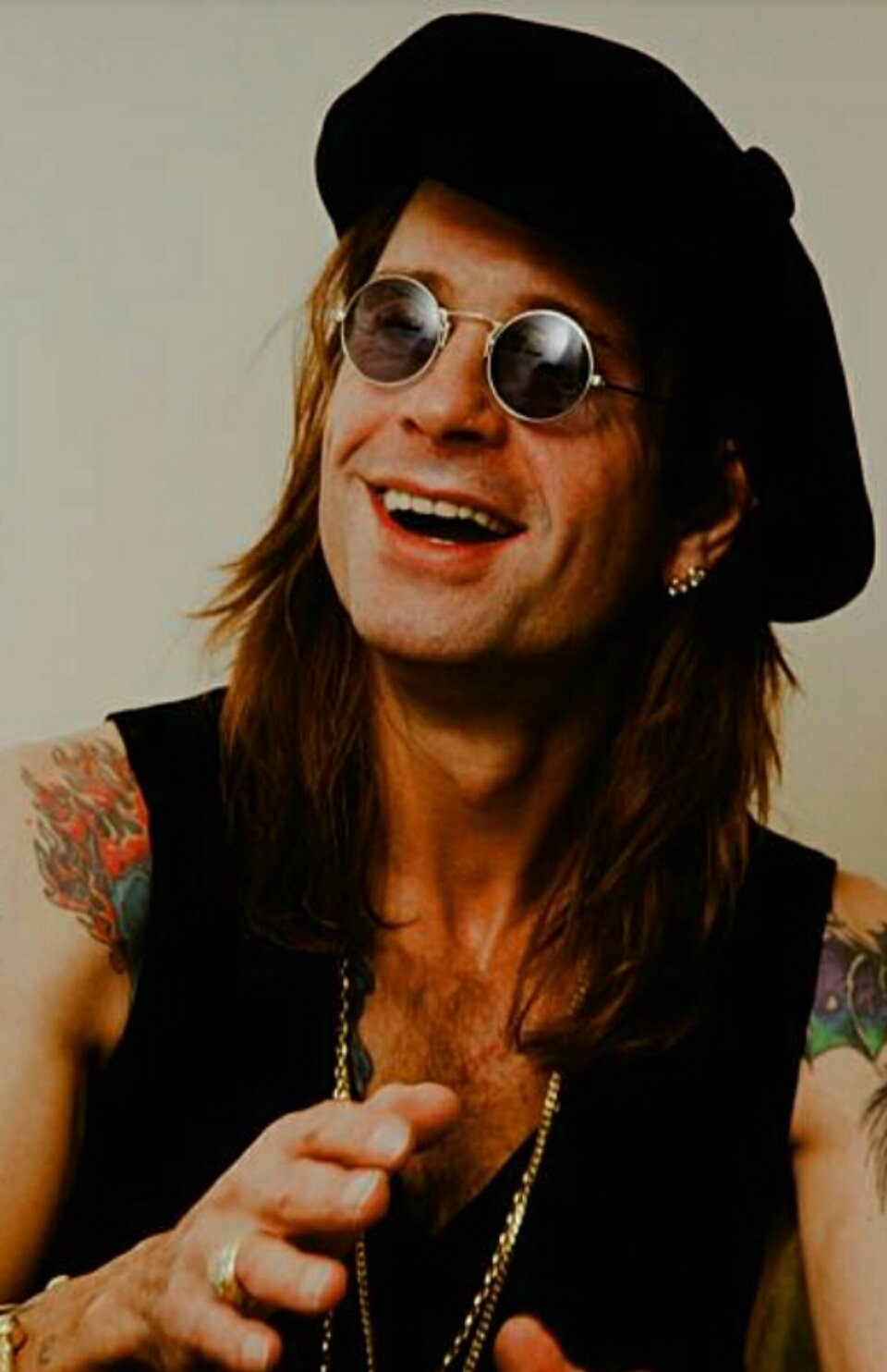 Há 70 anos nascia o Madman, Ozzy Osbourne.

Happy Birthday Ozzy!!   