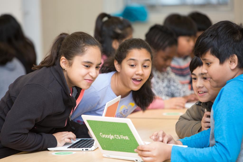 It's beginning to look a lot like... #CSEdWeek! Kick things off with a look at one educator's experience with #HourOfCode and our new #CSFirst computer science activity → http://goo.gl/iGrMio