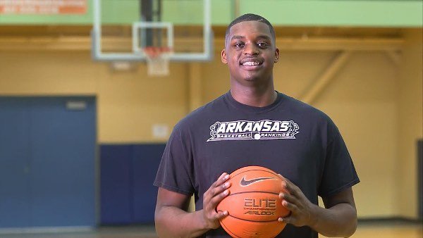 TheYBF's tweet photo. #KalinBennett is making history with his basketball scholarship and wants to help others. Get into this #BlackExcellence story here: https://t.co/gOgBNehAqL or swipe up in stories https://t.co/jpqGUpOzw0 https://t.co/MRFeawxfZl