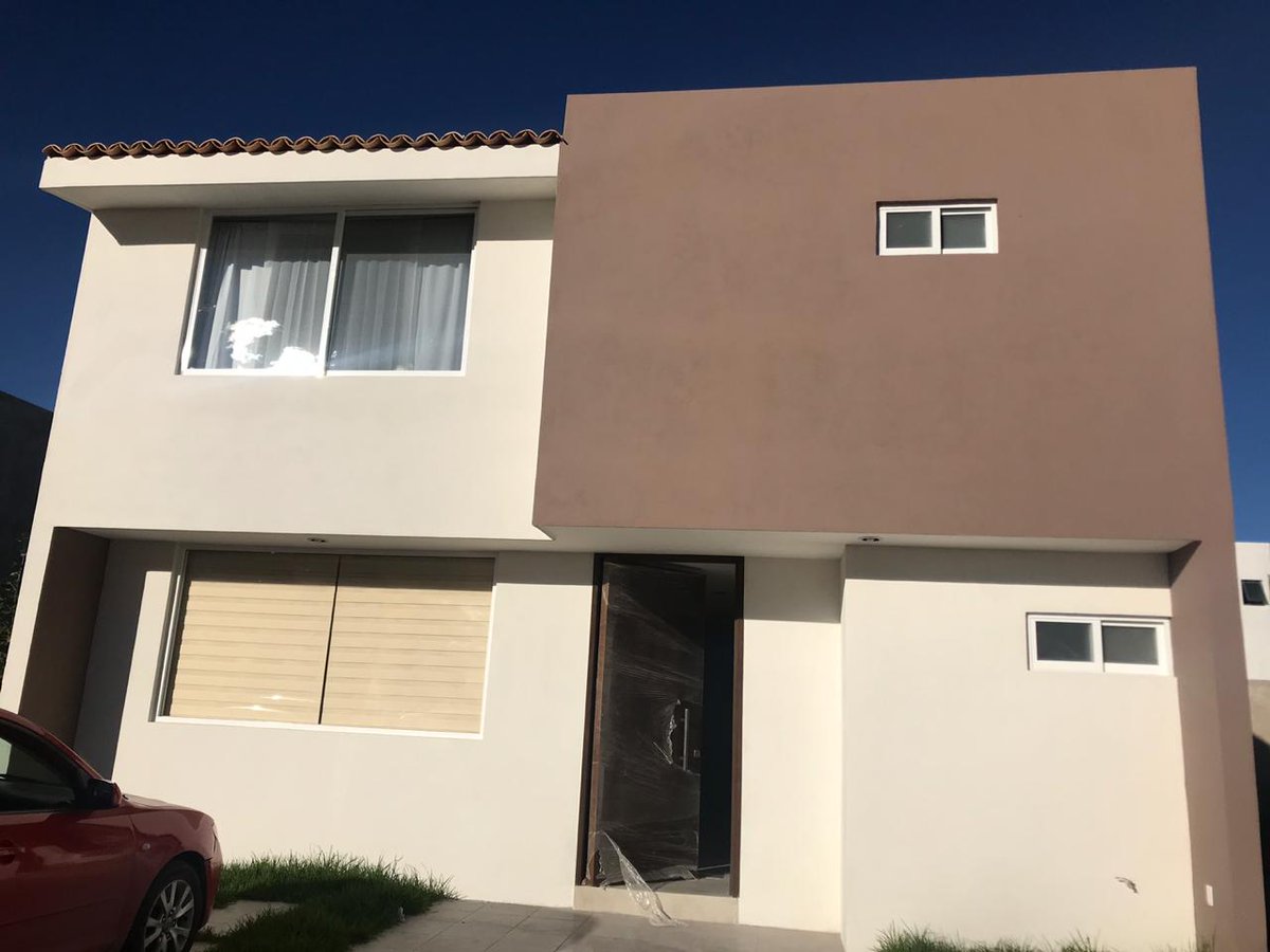 BrokersLeon's tweet photo. ***🏡 NUEVA EN ZONA NORTE (A 10 MIN. DE PLAZA MAYOR) ***

➡️ EL CIELO RESIDENCIAL ⬅️

<<< RENTA (AMUEBLADA) >>>

📍 FRENTE A LA CAMPIÑA

💎 3 habitaciones 
💎 2.5 baños
💎 Cochera p/ 2 autos
💎 Sala de T.V
💎 Jardin

Mayores informes:

📞(477) 325 9450 / 📧 brokersleon@gmail.com https://t.co/vBJHycnQ8x