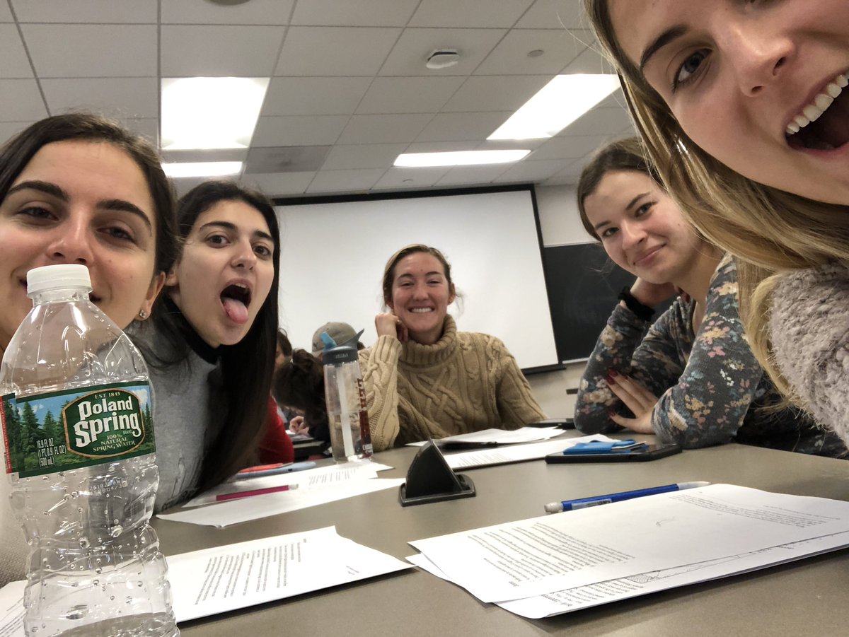 IsabelDeWalt's tweet photo. Learning about island biogeography! #savethejaguars #ees152 https://t.co/Z3Fx9O4KTs