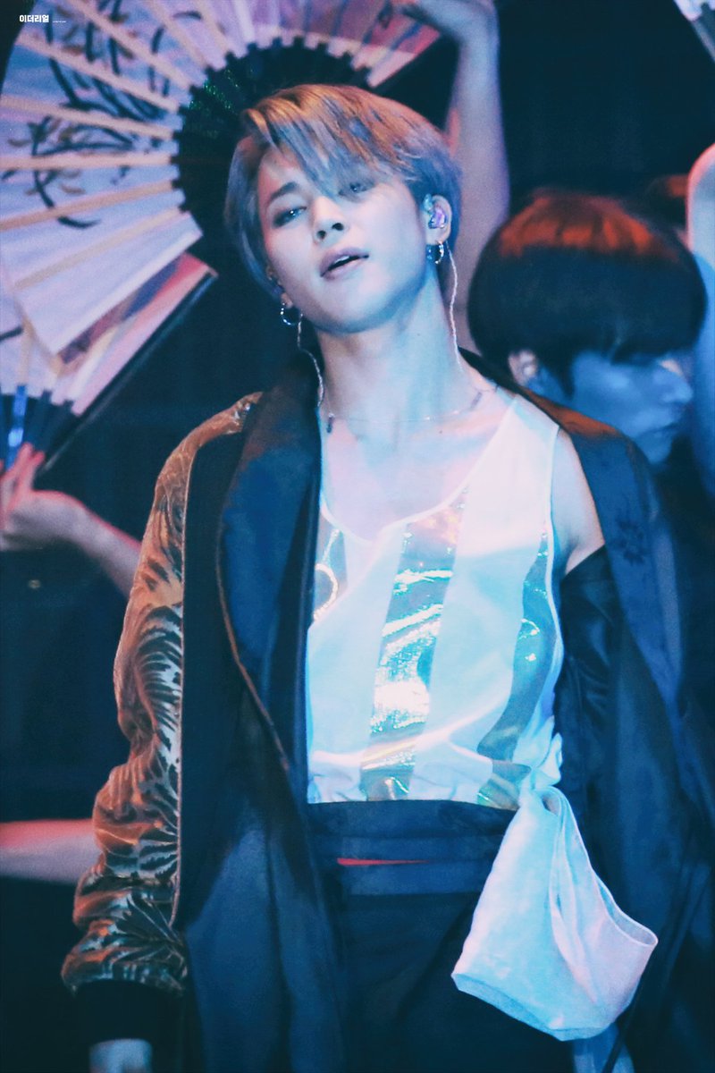 ethereal__jimin's tweet photo. 181201 MMA 최고!!!!!
#JIMIN #BTS 
#지민 #방탄소년단 
@BTS_twt https://t.co/0xqzSu4N0T
