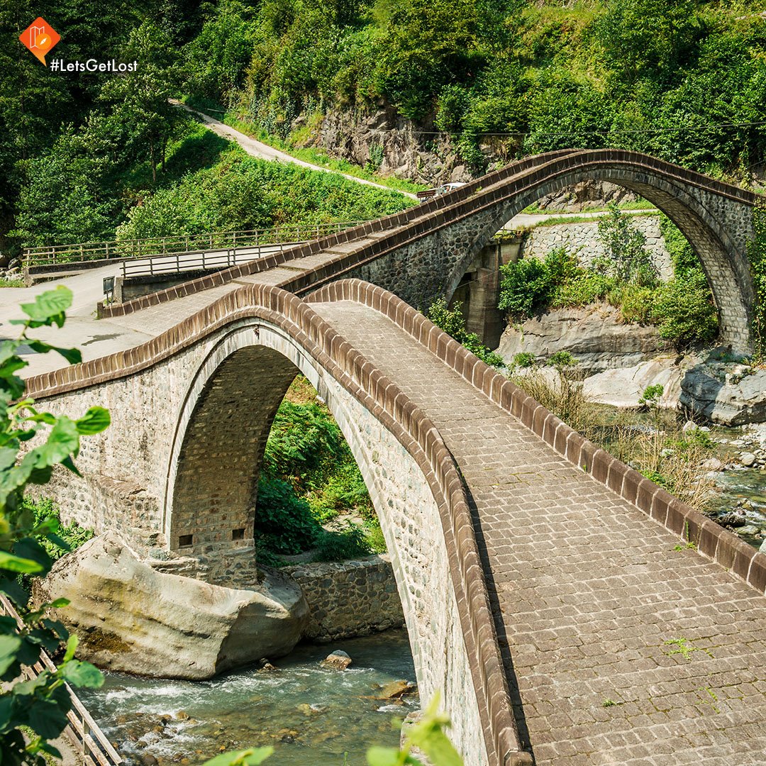 Why have one stunning historic bridge when instead you could have two!

#Turkey #HomeOf #Artvin #Double #Bridges #LetsGetLost #MondayMotivation