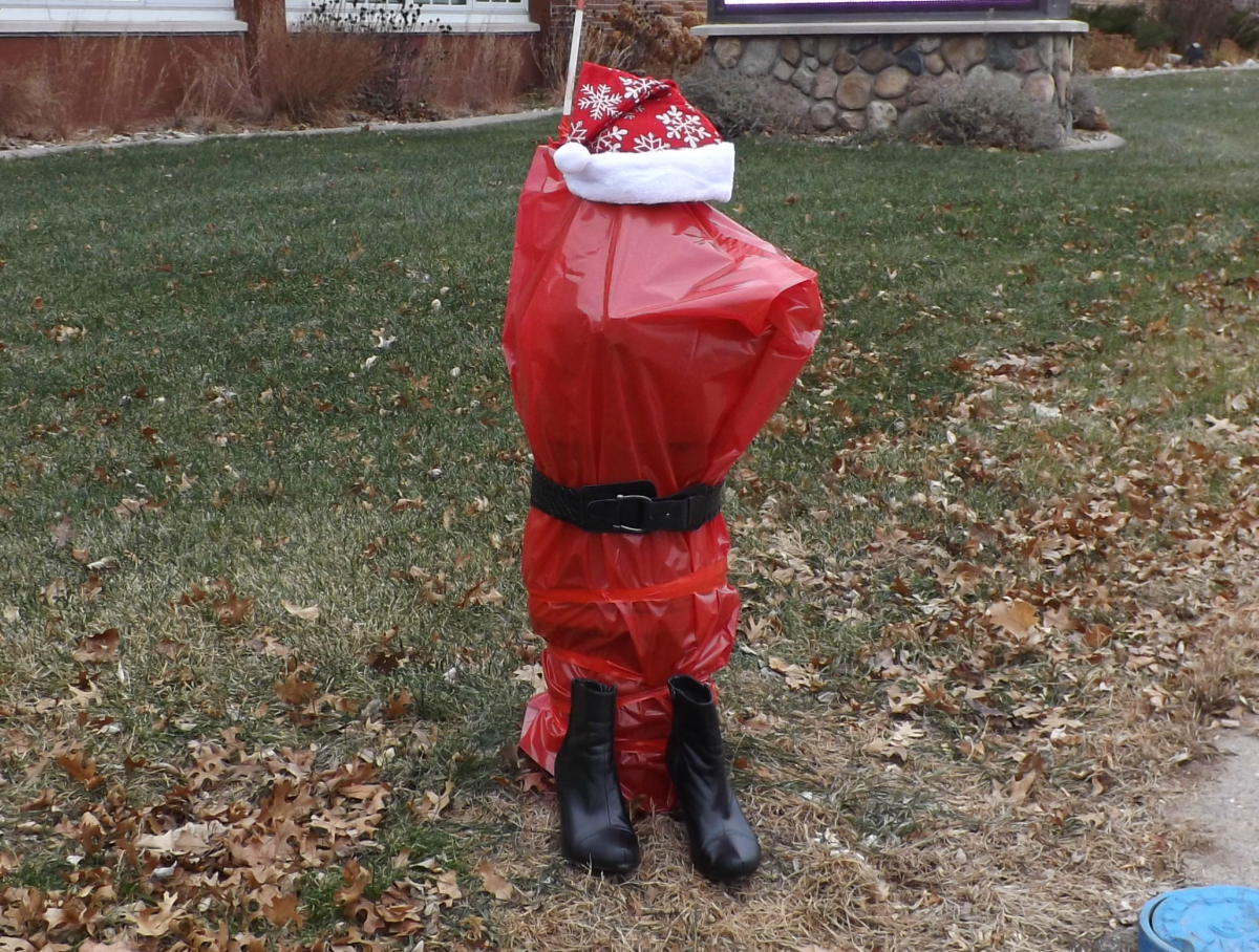 ERMU_MN's tweet photo. Even the fire hydrants have caught the holiday spirit! This fashionable AND functional holiday makeover protects the hydrants from corrosion caused by road salt while leaving them accessible in case of an emergency.
๐
#ElkRiverMN #HolidayMakeover https://t.co/ofR9YJjZ6m