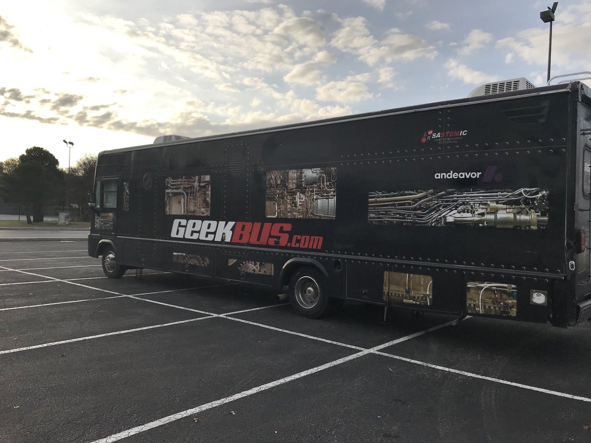 MrsMeggett's tweet image. They are here!!!! So excited! @ZSTEMZachry @NISDZachry @TheRealGeekbus @vbarajaslibrary #weekofcode