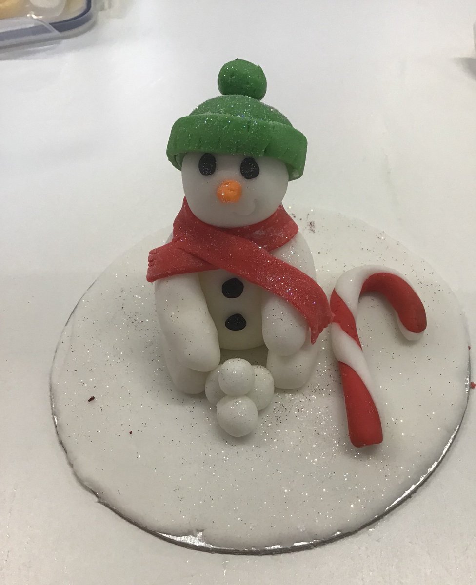 THSch_Food's tweet photo. The girls in sugar paste club have been very busy this lunchtime, finishing off their snowmen! #thsch food https://t.co/AVwDC1dKYF