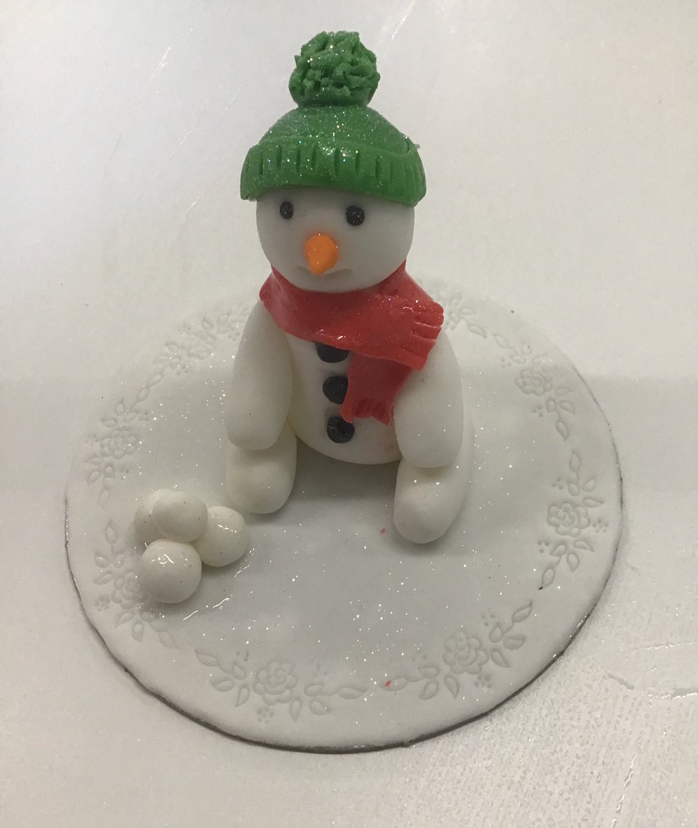 THSch_Food's tweet photo. The girls in sugar paste club have been very busy this lunchtime, finishing off their snowmen! #thsch food https://t.co/AVwDC1dKYF