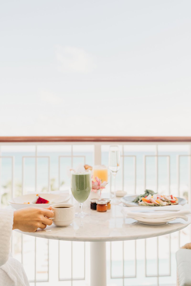 FSPalmBeach's tweet photo. There are many ways to start your day here @fspalmbeach, but we think blissful balcony breakfast has a nice ring to it. Here’s to a brand new week. #fourseasons #fspalmbeach #wakeupwithfs (photo by Jessica Bordner) https://t.co/rKZ19OQ6aZ