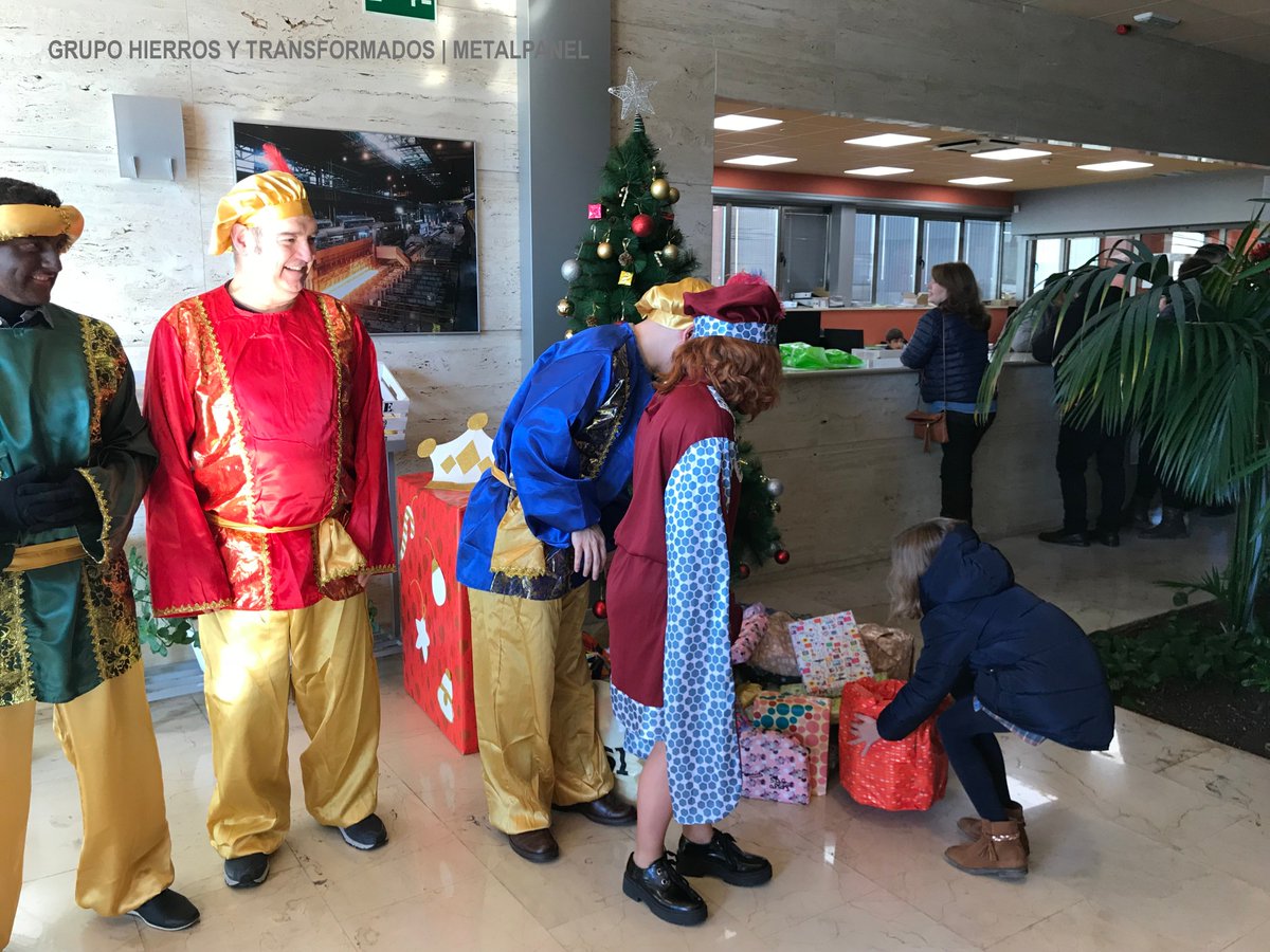 HyT_Metalpanel's tweet photo. El sábado @HyT_Metalpanel celebramos nuestra “Fiesta Infantil #Solidaria” con un único objetivo ¡Ningún niño sin sonrisa!
Concienciado de la importancia de #compartir, por ello los niños que asistieron trajeron su juguete para los niños que más lo necesitan.#ningunniñosinsonrisas https://t.co/K1L2RrzaLJ