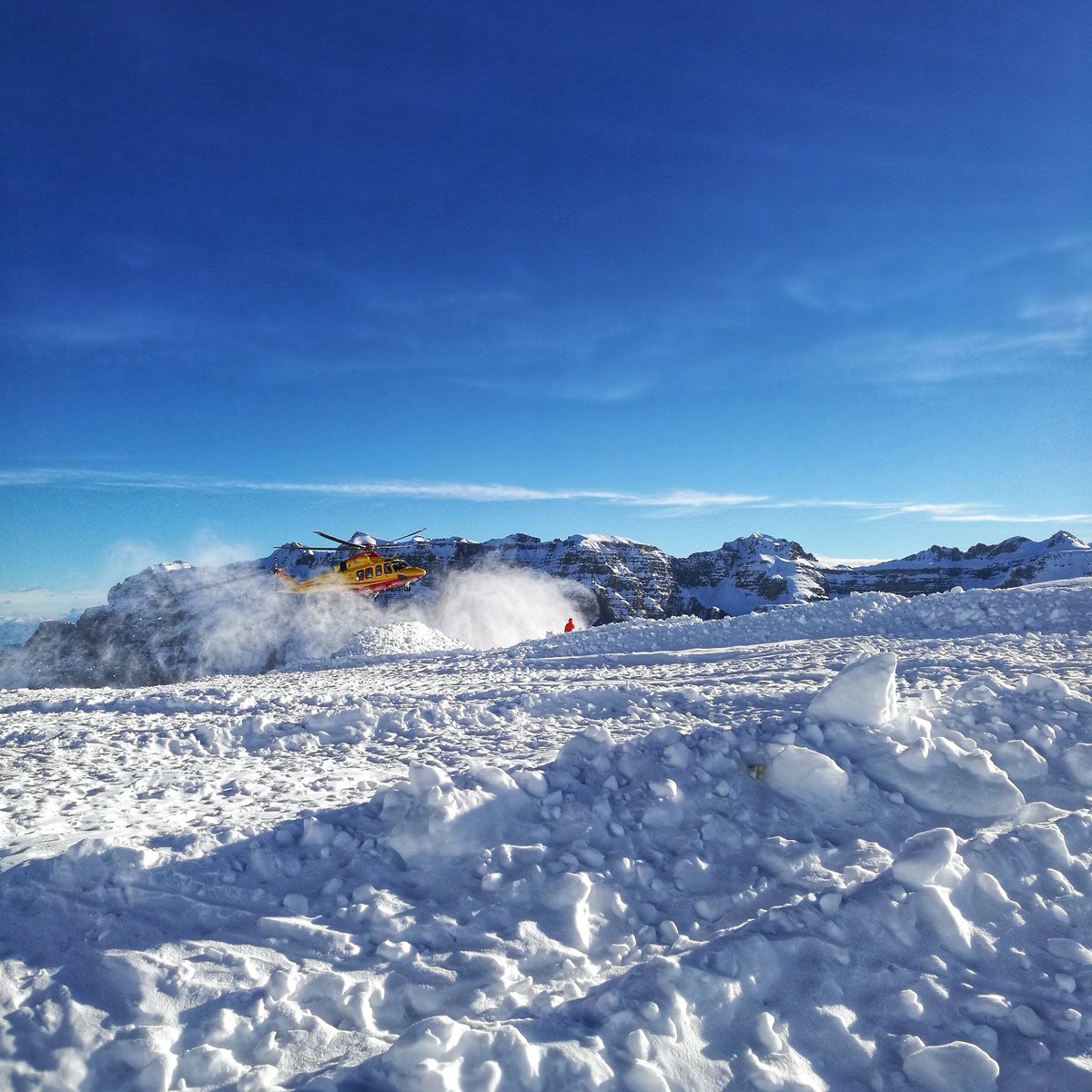Denis_Redolfi's tweet photo. Today is #training #avalance 🔹❄️☃️
Ogni giorno è buono per tenersi allenati e aggiornati per un ottimo risultato durante il #lavoro in #equipe.
🔹
#elisoccorsotrentino #protezionecivile #cnsas #soccorsoalpino #trentino #cnsastrentino #soccorsoalpinotrentino #outdoormooving https://t.co/qiDu4g9bgZ