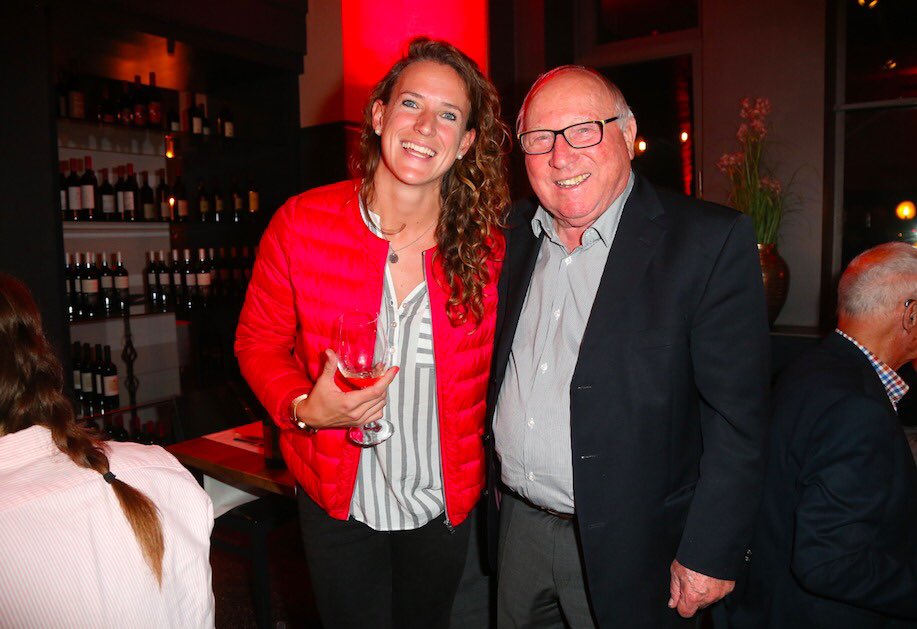 Uns Uwe mit uns(erer) Janne. #uweseeler #legend @janne_mw #sport #unsuwe #teamhamburg #innovation #sportstech #fussballer #captain #nationalteam #hsv #fifa #greatestlivingplayers @fifaworldcup #pele #hockey #hockeymeetsfootball  @fihockey #olympics