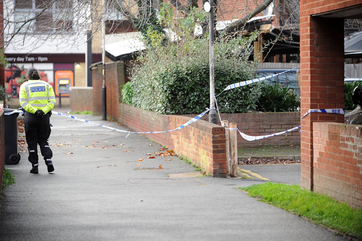 #shooting in #southwimbledon #southwestlondon @GetWestLondon <a href="/getsurreylive/">getsurreylive</a> <a href="/andy_worden/">Andy Worden</a>