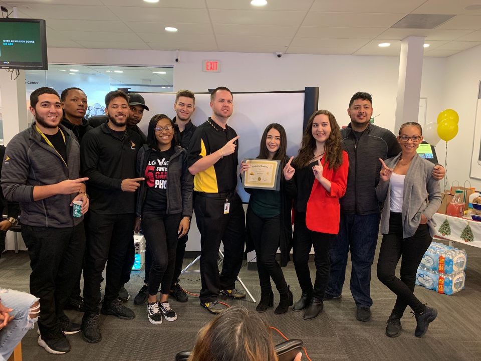JROSELL01's tweet photo. Congratulations πππ to all our Top Performances for last quarter in the district delivering some amazing results!! Thank you for all you do team!! Such happy π faces all around!! Team #BROAMI π π₯π₯π₯ Letβs finish the year strong!! @SprintSouthEast https://t.co/svTY1VtyXn