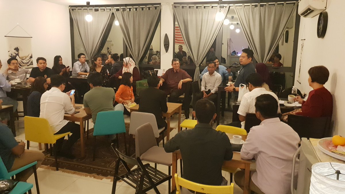 saifuddinabd's tweet photo. Great pleasure engaging with young professionals on wide range of topics at the Coffee Talk series alongside Kampung Tunku assemblywoman YB @lim_yi_wei earlier tonight. Special thanks to @imnormgoh for hosting!

Admin https://t.co/jVb7zjdez6
