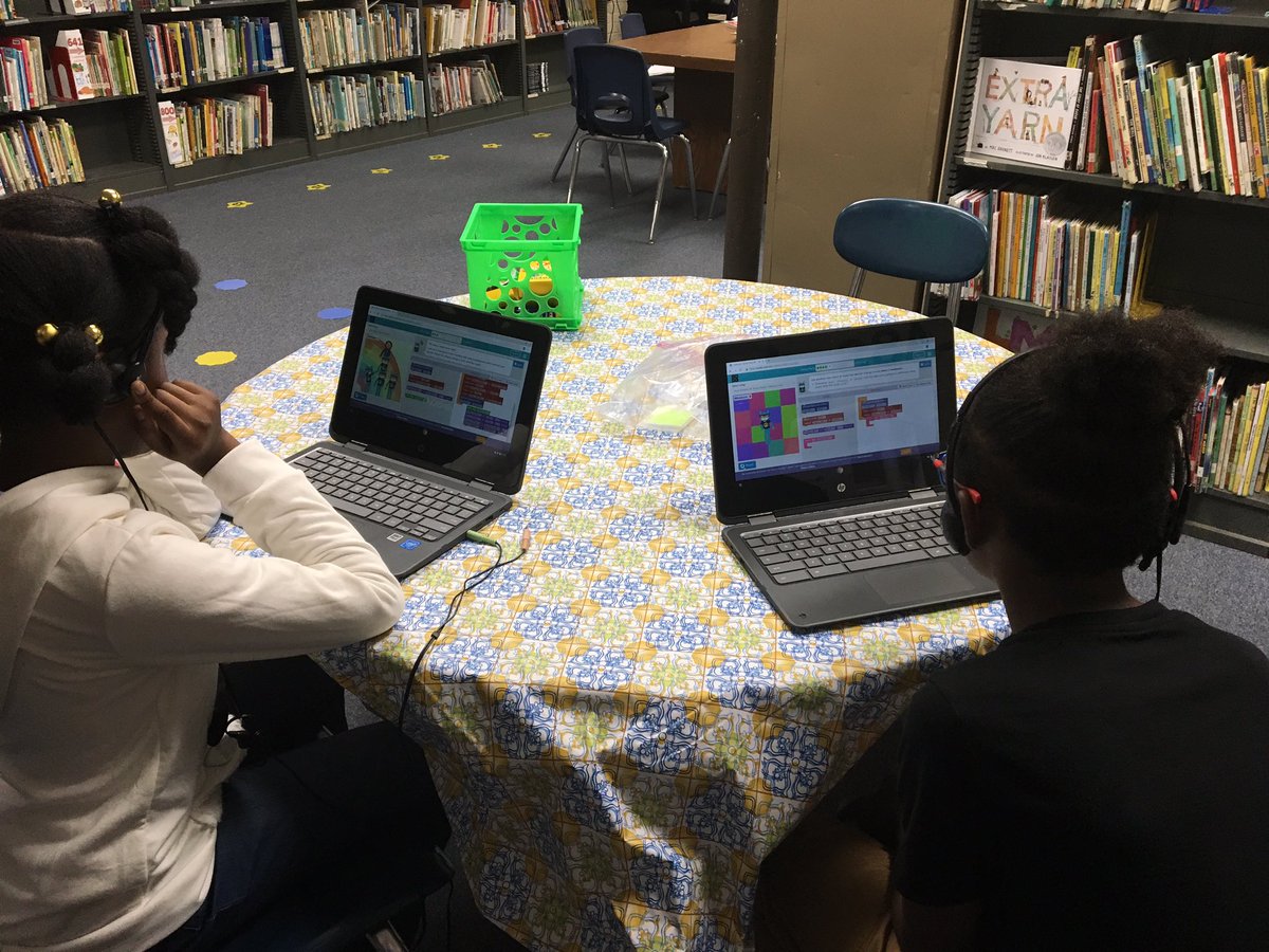 sue_ruble's tweet photo. The hour of code is happening at Greenwood School! #HourOfCode @sue_ruble #htsdALPS @HeatherLieberm2 @NDSisBLESSED #Ciara https://t.co/6eN3Qj0sks