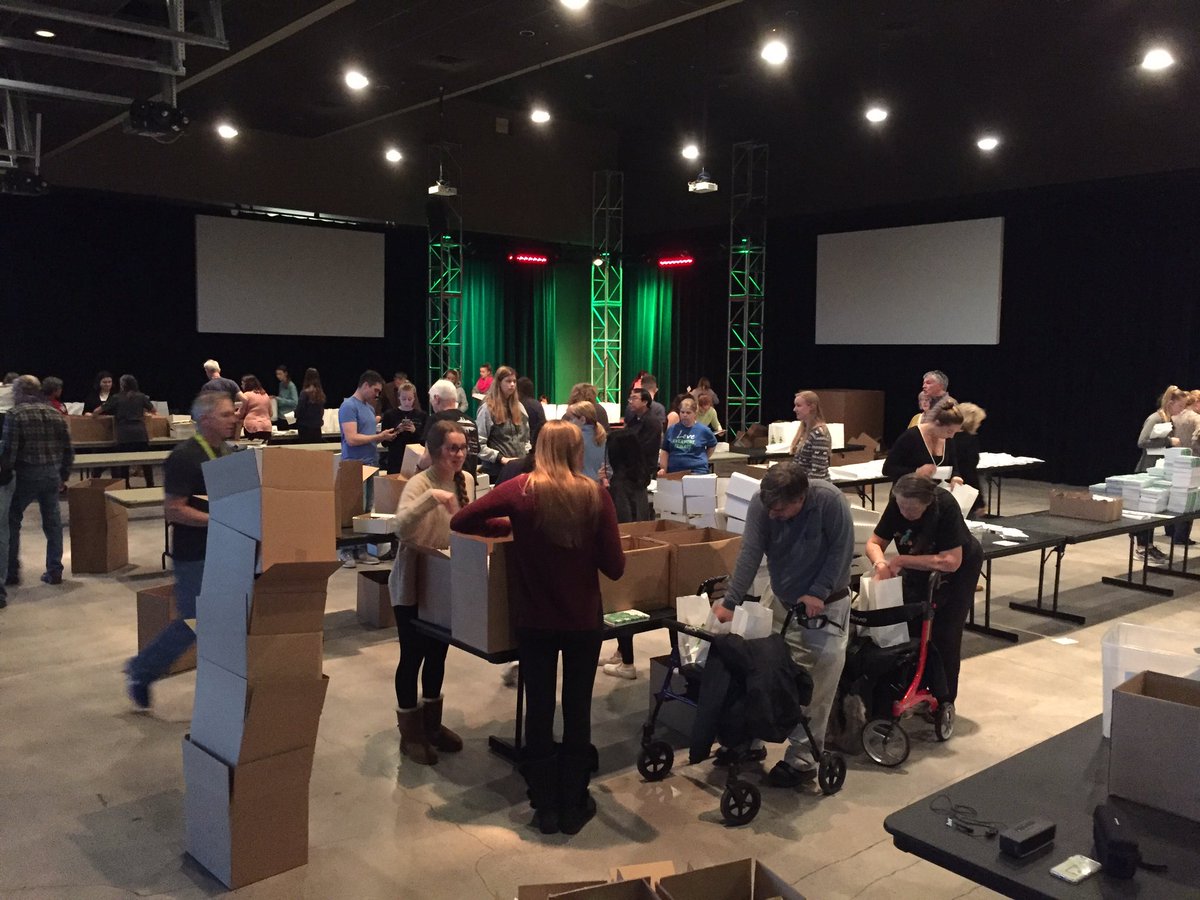 DerekSwierczek's tweet photo. Humbled and proud to be part off the team that organized @WillowCreekCC Prison Gift Pack Initiative for 2018! 60k inmates in Illinois and 10k in other states will get to experience Hope through the gift they will receive this Christmas season. #ServingHim #LoveEveryoneAlways https://t.co/lNZKIlD5nx